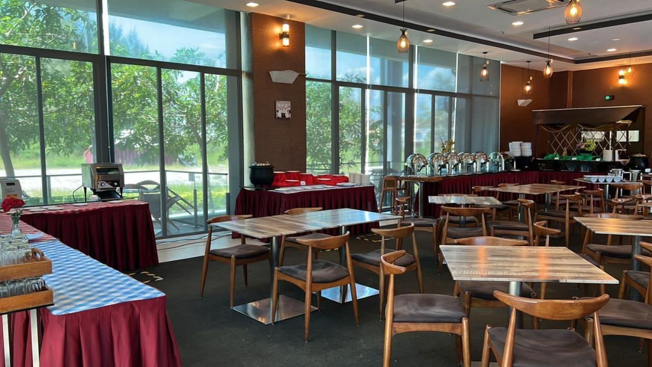 D'Wharf Hotel & Serviced Residence Port Dickson Extérieur photo